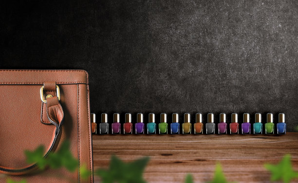 这位女商人包里的东西图片下载