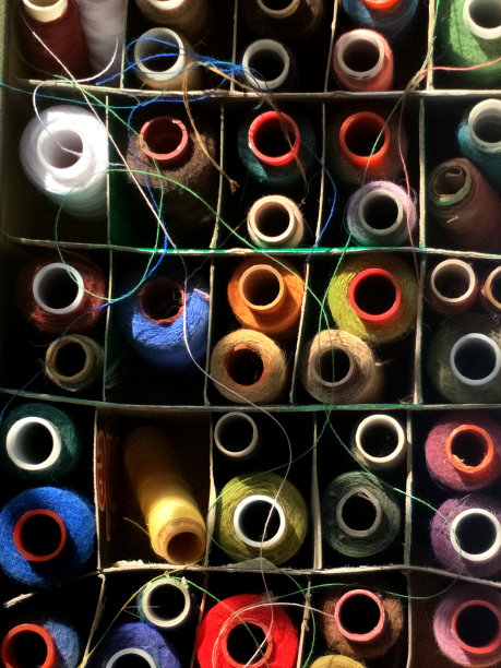 彩色的线在盒子里图片下载