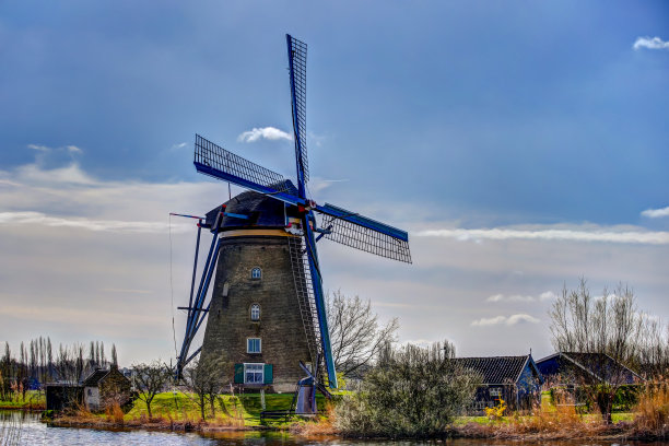 荷兰金德迪克风车间的风景图片下载