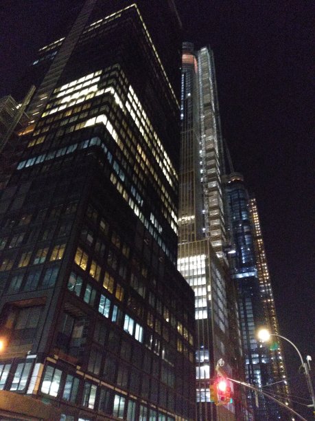 纽约灯火通明的摩天大楼图片下载