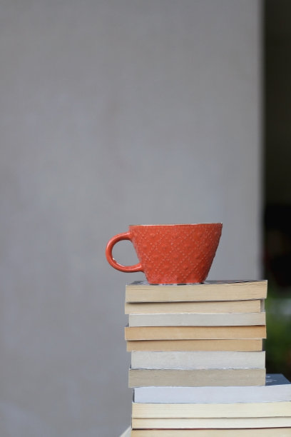 杯和书籍图片下载