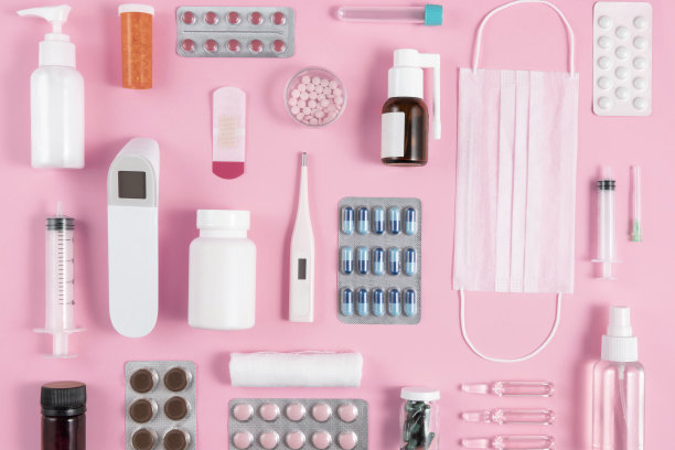 带着医疗用品的静物图片下载