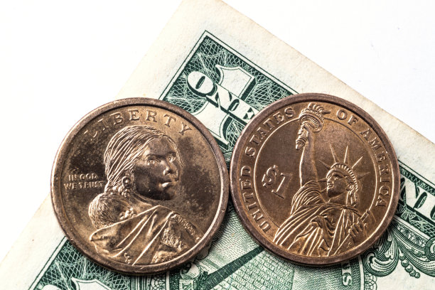 金属美元在纸美元背景图片下载