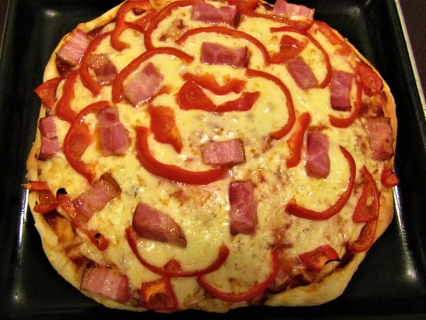 日本。十月。含辣椒披萨。可以吃了。图片下载