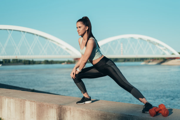 以伸展运动开始新的一天图片下载