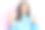 年轻的黑发女子拿着5000韩元的钞票微笑，开心和积极，大拇指做优秀和赞同的标志图片下载