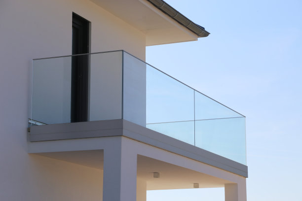 新式现代玻璃阳台栏杆图片下载