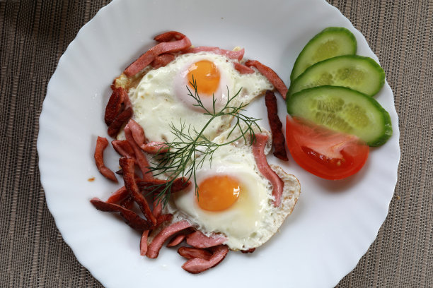 香肠和蔬菜煎蛋图片下载