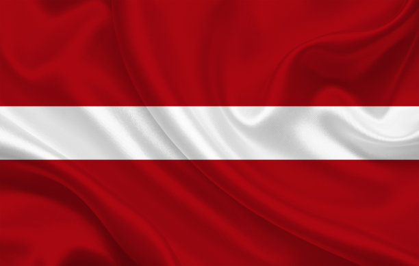 拉脱维亚国旗在波浪形丝绸织物背景全景图图片下载