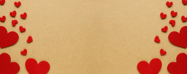 牛皮纸上的心形图案图片下载