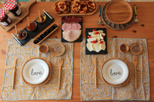 爱和快乐早餐的概念图片下载