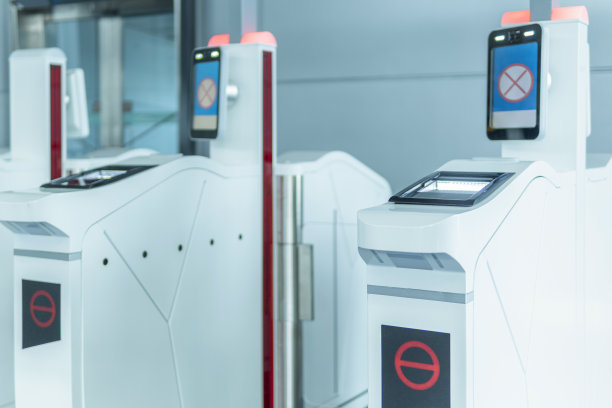 机场的自助登机机图片下载