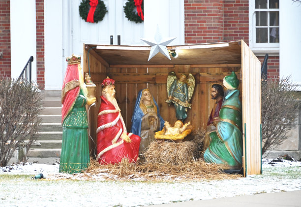 教堂的基督诞生场景图片下载