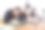 女学生在建筑造型中使用卷轴锯图片下载