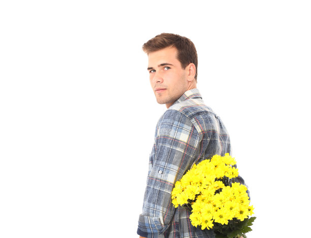 浪漫的年轻人与一束黄花孤立在白色。模拟和复制空间。生日礼物及递送图片下载