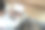 年轻的帅哥坐在家里的沙发上，一边上网一边用笔记本电脑工作。图片下载