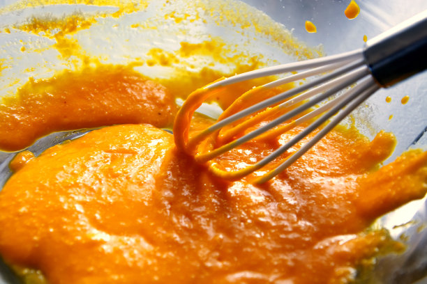 用硅胶打蛋器打蛋黄图片下载