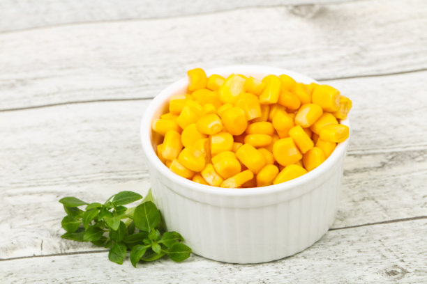 年轻的甜玉米图片下载