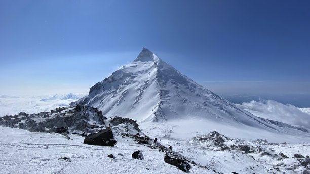 海拔3900米的卡门火山迷人的景色。去勘察加半岛旅游。图片下载