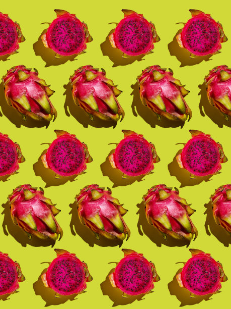 火龙果图案——火龙果切块与黄色背景图片下载