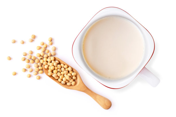 白色背景上的豆浆。图片下载