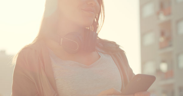 通过社交媒体保持联系图片下载