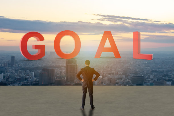 业务增长的概念。商人在城市中寻找成功的目标图片下载