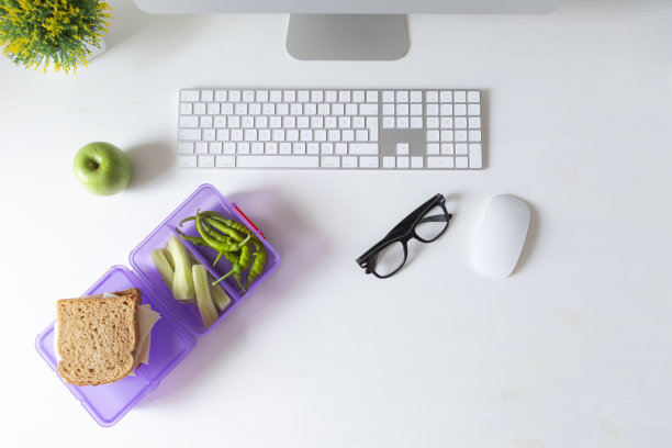 办公桌和午餐盒图片下载