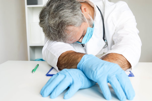 医生工作压力大的照片图片下载