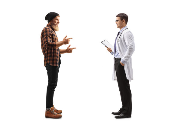 一个长胡子的男人站着和一个男医生说话的完整的侧面照片图片下载