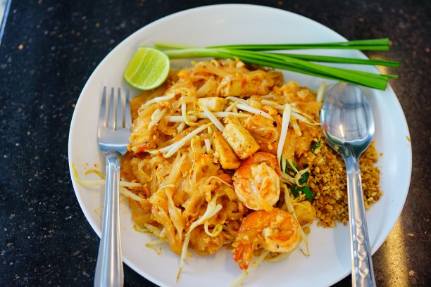 泰式虾配亚洲面条图片下载