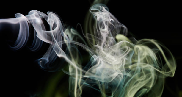 紫色的烟雾缭绕图片下载