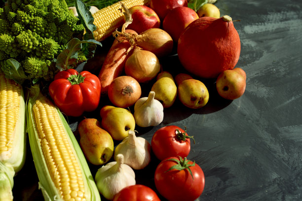 新鲜有机水果和蔬菜。图片下载