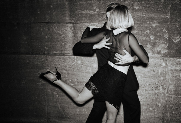 舞者和夏夜图片下载