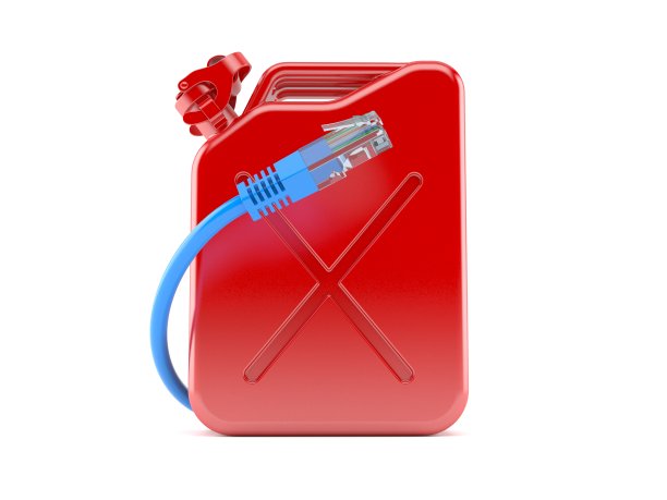 汽油罐与网络电缆图片下载