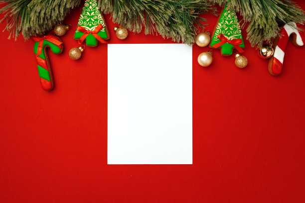 一张红色背景上有姜饼的空白纸图片下载