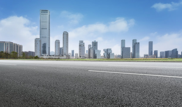 高速公路与现代建筑景观图片下载