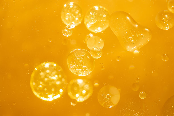 金黄色的气泡油滴，抽象的背景图片下载