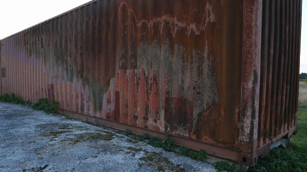 老生锈的容器。被抛弃的货物集装箱图片下载