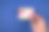 手打开一个新年礼物特写图片下载
