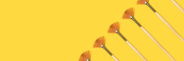 创意横幅与油漆刷布局。图片下载