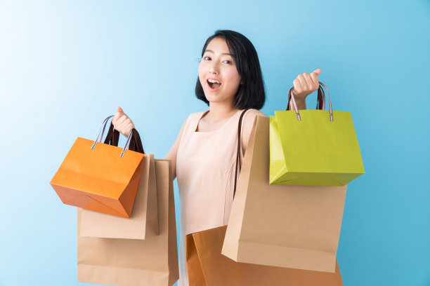 亚洲女人有购物袋图片下载