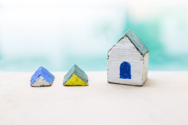 手工木屋模型，用于小花园装饰，背景模糊图片下载