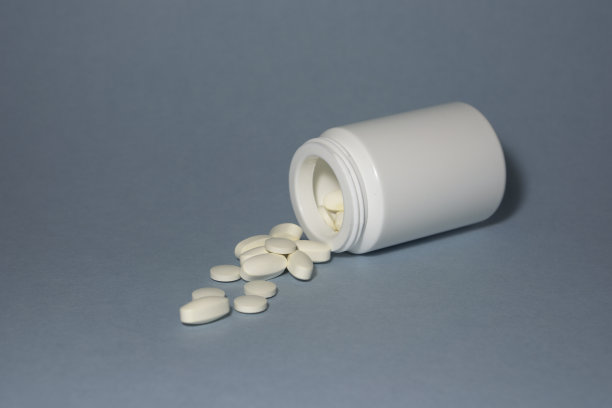 白色的药片和片剂。制药药药。图片下载