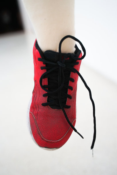 旧运动鞋使人怀旧的旧鞋图片下载