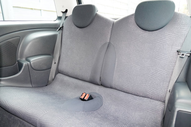 舒适的汽车内部座椅在小型城市车辆图片下载