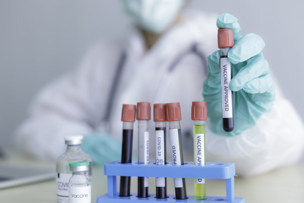 照顾感染COVID - 19的人素材图片