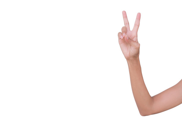 两根手指与纤细的手女人皮肤晒黑真实孤立在白色背景。图片下载