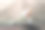 女孩在一个阳光明媚的夏夜慢跑，进行体能训练，回到学校。图片下载