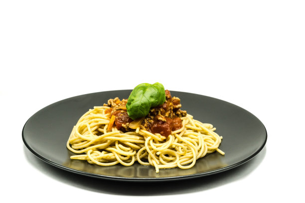 肉酱面孤立在白色背景上图片下载